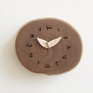 壁掛け時計 壁掛時計 掛け時計 一枚板 小 おしゃれ エンジュ 槐 木製 天然木 掛け時計 時計 ギフト