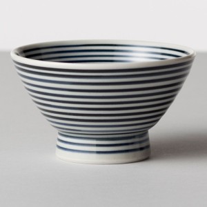 波佐見焼　藍駒　茶碗（小）　日本製　磁器飯碗　温かみのある手描きのしましま模様　ご飯やお茶漬けなどに　BARBAR マルヒロ　長崎県の
