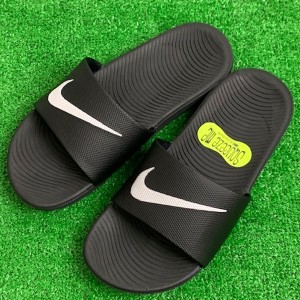 ◆◆送料無料 定形外発送 ＜ナイキ＞ NIKE カワ スライド GS／PS 819352 (001) ジュニア サンダル