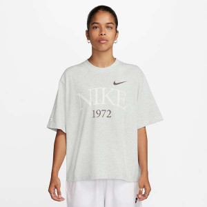 ◆◆送料無料 メール便発送 ＜ナイキ＞ NIKE ウィメンズ NSW クラシックス ボクシー S/S Tシャツ FQ6601 (051)