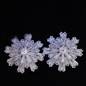 ピアス レディース 雪の結晶（大） AAA級 ダイヤモンドCZ 18K 18金RGP