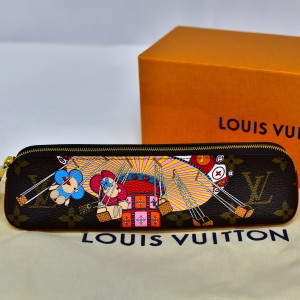 未使用品 ルイ・ヴィトン LOUIS VUITTON モノグラム ヴィヴィエンヌ トゥルース・エリザベット ペンケース ゴールド金具 即日配送 K415-9