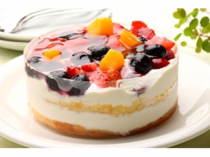 クワトロベリートルテ ケーキ 誕生日 記念日 プレゼント 風味豊かなクリームチーズを配合したレアチーズケーキ