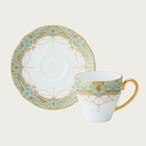 【Noritake（ノリタケ）】　（オマージュ　コレクション） 　コーヒーカップ＆ソーサー　（藍白絵唐草文）