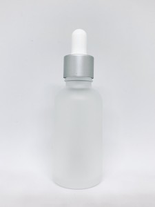 【スポイトボトルグラス】30ml 高級 フロスト加工 シルバー 遮光瓶 ホワイト 白 ガラス製 化粧水 コスメ アロマ エッセンシャルオイル 精