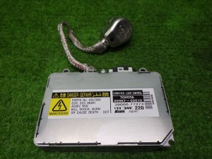 トヨタ NCP30/35 bB 後期 純正バラスト 85967-53010 240409001