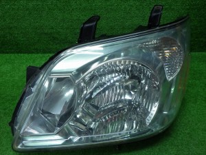 トヨタ　60系　ノア　後期　左ヘッドライト　HID　28-181　NO　240314008