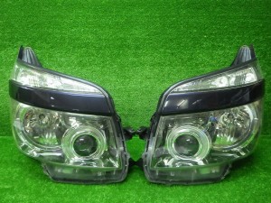 トヨタ　70系　ヴォクシー　前期　V9　ヘッドライト　左右　HID　レベ付き　28-203　訳あり　240515209