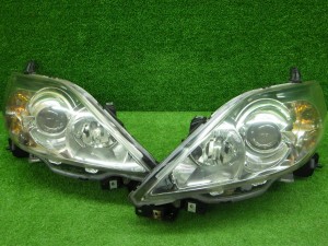 【中古】 マツダ CREW プレマシー ヘッドライト 左右セット HID S180821957 中古 車 パーツ 中古パーツ 中古部品 カスタム 即発送