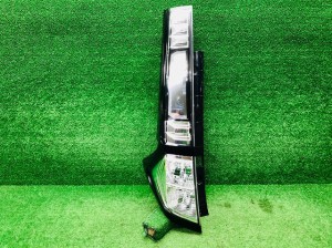 【中古】★コーティング加工済★　トヨタ　M900A/M910A　タンクカスタム　左テールレンズ　200306302 中古 車 パーツ 中古パーツ 中古部