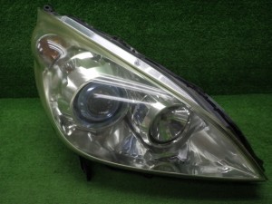 【中古】ホンダ　RG1/2　ステップワゴン　スパーダ　右ヘッドライト　HID　レベ付き　200424026 中古 車 パーツ 中古パーツ 中古部品 カ