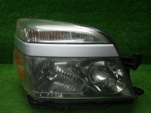 【中古】トヨタ　AZR60/65　ヴォクシー　後期　右ヘッドライト　HID　レベ付き　200528017 中古 車 パーツ 中古パーツ 中古部品 カスタム