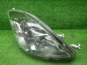 【中古】トヨタ　ANM10/15　アイシス　プラタナ　前期　右ヘッドライト　HID　レベライザー付き　200528032 中古 車 パーツ 中古パーツ 