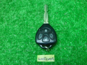 【中古】トヨタ　純正　キーレス　4ボタン　作動未チェック　KEY200522009 中古 車 パーツ 中古パーツ 中古部品 カスタム 即発送