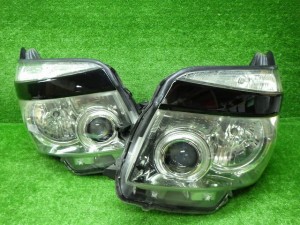 トヨタ　70系　ヴォクシー　前期　ヘッドライト　左右　HID　28-203　V9　240603010