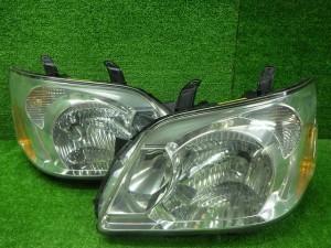 トヨタ　60系　ノア　後期　ヘッドライト　左右　HID　28-181　240312111