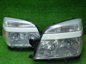 トヨタ　60系　ヴォクシー　後期　ヘッドライト　左右　HID　28-183　V1　240402012