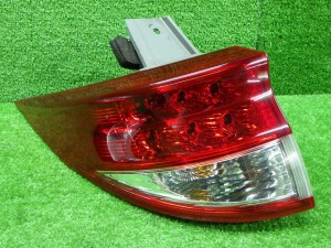 トヨタ　50系　エスティマ　中期　後期　左外テールレンズ　28-205　LED確認済み　240522116