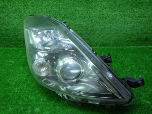 トヨタ ZGM10/15 アイシス 中期 右ヘッドライト HID 44-69 L 240511018