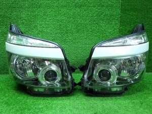 トヨタ 70系 ヴォクシー 前期 V9 ヘッドライト左右 HID レベ付 28-203 240528101A