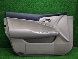 トヨタ　GRS201　200系　クラウン　助手席側　ドアパネル　内張り　210518124