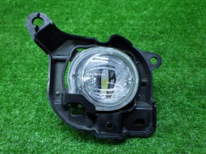 トヨタ　80系　ハリアー　LED　左フォグランプ　12-611　240603037