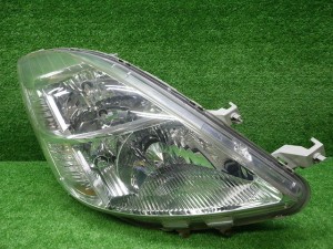 トヨタ　ANM10/15　アイシス　前期　右ヘッドライト　HID　44-61　Y　231218042