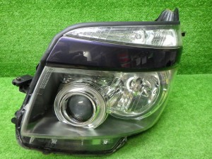 トヨタ　ZRR70/75　ヴォクシー　前期　左ヘッドライト　HID　28-203　V8　240226042