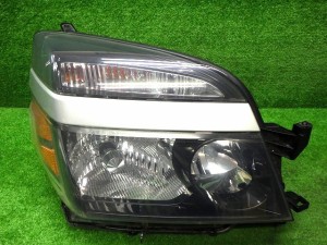 トヨタ 60系 ヴォクシー 後期 右ヘッドライト HID 28-183 V7 240417054