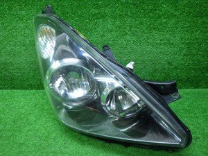 トヨタ　ZNE10/14　ウィッシュ　前期　右ヘッドライト　HID　68-2　240201065