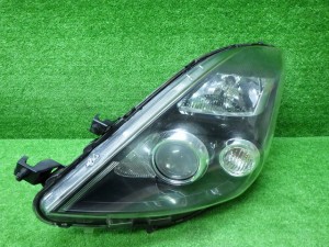 トヨタ ZGM10/15 アイシス 後期 左ヘッドライト HID 44-72 W 240201068