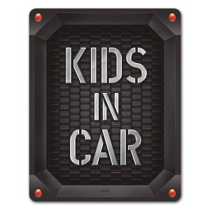 車マグネットステッカー ゆうパケット対応210円〜トリックアートデザイン 車グリルエンブレム風 KIDS IN CAR キッズインカー