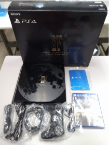 中古 PlayStation 4 FINAL FANTASY XV LUNA EDITION (1TB)