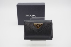 ☆安心の３大保証☆ ABランク ≪PRADA プラダ/三つ折り財布≫ 1MH021 ヴィッテロムーブ レザー コンパクトウォレット ブラック 美品 送料