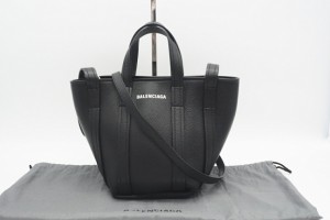 ☆安心の3大保証☆ ABランク ≪BALENCIAGA バレンシアガ/2WAYバッグ≫ 672793 エブリデイ ノースサウス スモール  ブラック ホワイト 美