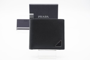 ☆安心の3大保証☆ ABランク ≪PRADA プラダ/二つ折り財布≫ 2M0738 サフィアーノ レザー ロゴプレート ネロ ブラック 黒 美品 送料無料