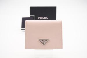 ☆安心の3大保証☆ ABランク ≪PRADA プラダ/三つ折り財布≫ 1MV204 サフィアーノ トライアングル コンパクトウォレット ピンク 美品 送