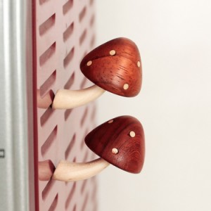 マグネット 磁石 木製 きのこ型 2個セット【無垢材 冷蔵庫 文具 おもしろ  かわいい カワイイ オブジェ オシャレ プレゼント ギフト 誕生