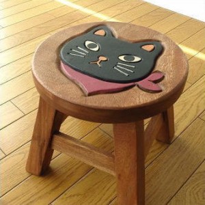 天然木のかわいい丸イス 木製スツール 猫 雑貨 無垢 ミニスツール 子供用椅子 丸椅子 花台 ウッドスツール 子供椅子 スカーフ黒ネコさん