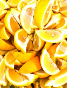 【KIMONO FRUITS】冷凍レモン　1/8カットまたは、1/6カット　（国産）　1000ｇ　ノーワックス品　バラ凍結で使いやすいです。