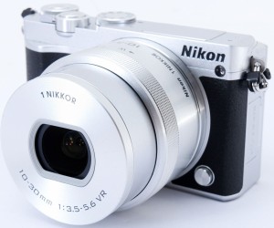 ニコン ミラーレス Nikon 1 J5 レンズキット シルバー 中古 Wi-Fi搭載 microSDカード＆ボディジャケット付き 届いてすぐに使える