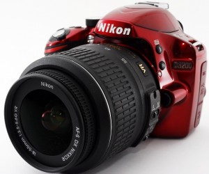 ニコン デジタル一眼 Nikon D3200 レッド レンズキット 中古 新品SDカード付き 届いてすぐに使える