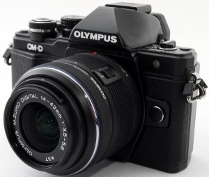 オリンパス ミラーレス OLYMPUS OM-D E-M10 Mark II レンズキット ブラック 中古 Wi-Fi搭載 新品SDカード付き 届いてすぐに使える