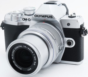 オリンパス ミラーレス OLYMPUS OM-D E-M10 Mark III レンズキット シルバー Wi-Fi搭載 中古 新品SDカード付き 届いてすぐに使える