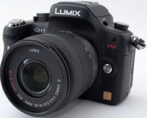 パナソニック ミラーレス Panasonic LUMIX DMC-GH1 レンズキット ブラック 中古 新品SDカード付き 届いてすぐに使える