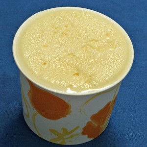 カップアイス アイスクリーム ジェラート ゴールデンバニラ  バニラアイスの高級版でゴールデンバニラと名付けました　口の中で輝く黄金