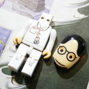 USBメモリ 32GB ドクター ナース  【H】 レゴ のように動く かわいい フラッシュメモリー USBドライブ usbメモリ 先生 医者 看護師 面白