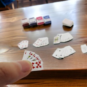 90000229（1セット）ミニチュアドールハウス紙製 ポーカートランプ　ミニサイズの楽しみを提供ドールハウス ゲームセット