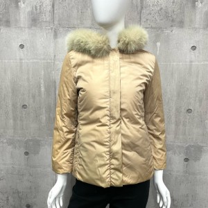 MAX MARA マックスマーラ ダウンジャケット フード ファー アウター アパレル 服 40 ベージュ ゴールド金具 ナイロン    レディース 冬【