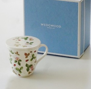 ウエッウッドWEDGWOOD ワイルドストロベリー カジュアル 蓋付マグ【御結婚・内祝・新築・還暦御祝・ギフト包装可能】